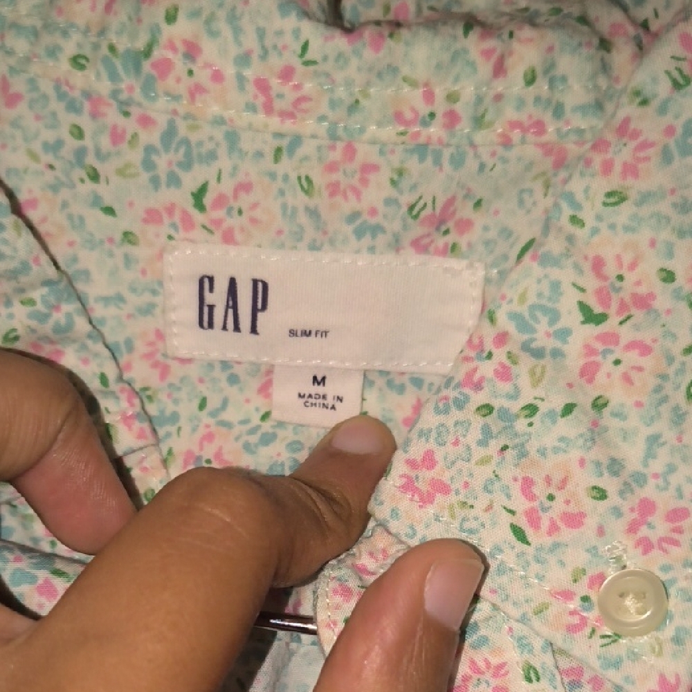 GAP | Men's Casual Button Down Shirt in Light Gray with Pink Accents - Picture 2 of 3